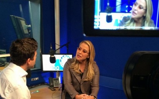 Anastacia con Fabio Bolzetta negli studi milanesi di TV2000 e radio InBlu