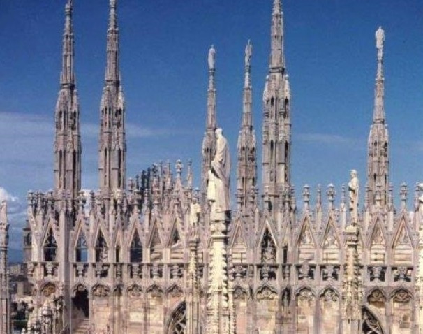 In cima al Duomo di Milano